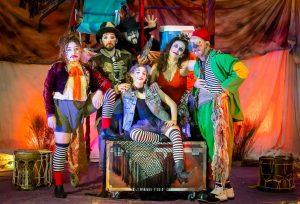 Grupo Nômade apresenta “Caravana do Circo Sem Futuro” em São José dos Campos, Paraibuna e Caçapava.
